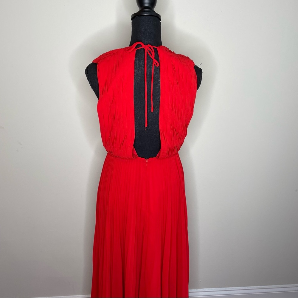 Fame and Partners Red V-neck Open Back Gown Size 6 - Picture 4 of 7